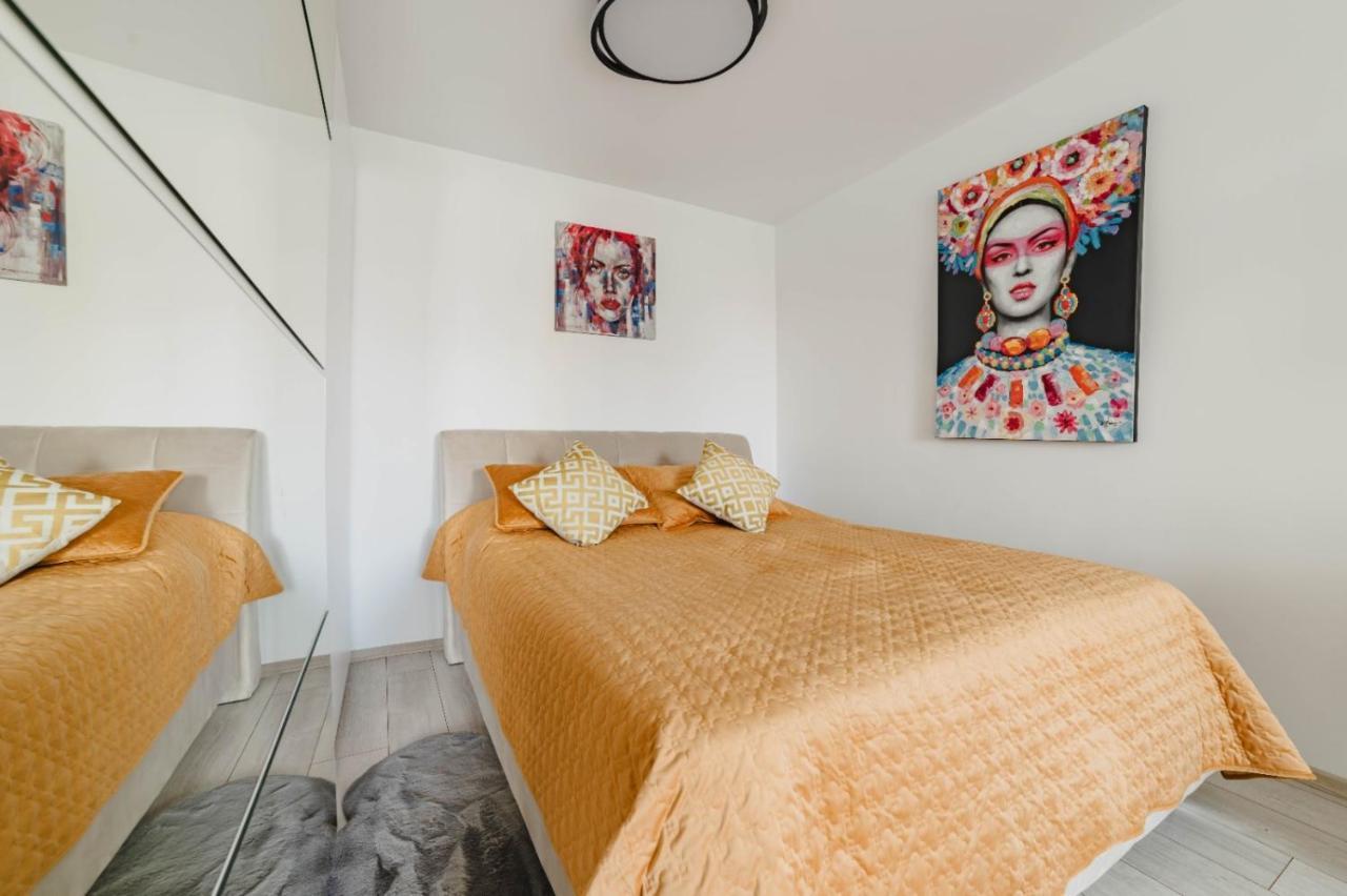 Masterpiece Studio- Free Parking, Wi-Fi, Netflix Brasov Luaran gambar
