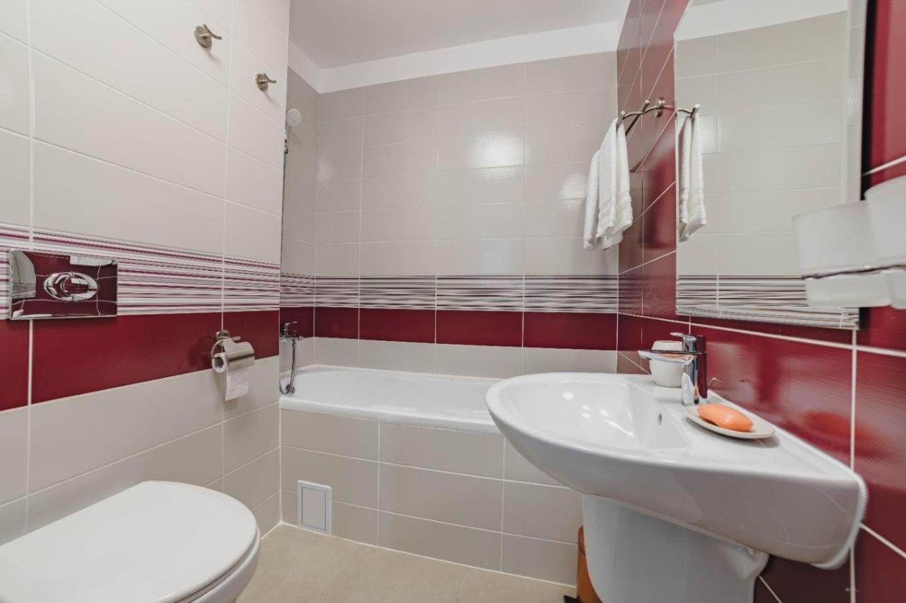 Masterpiece Studio- Free Parking, Wi-Fi, Netflix Brasov Luaran gambar