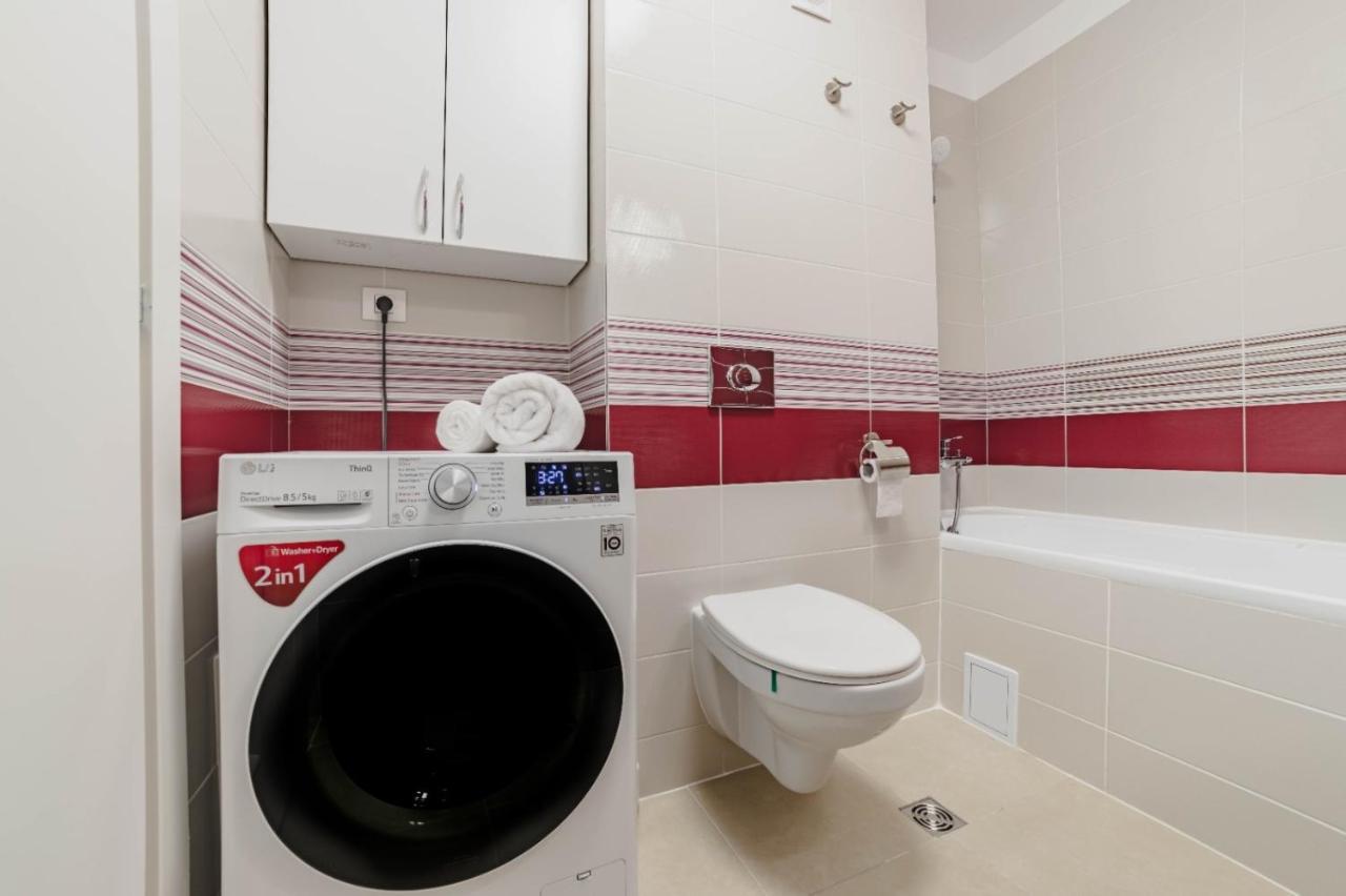 Masterpiece Studio- Free Parking, Wi-Fi, Netflix Brasov Luaran gambar